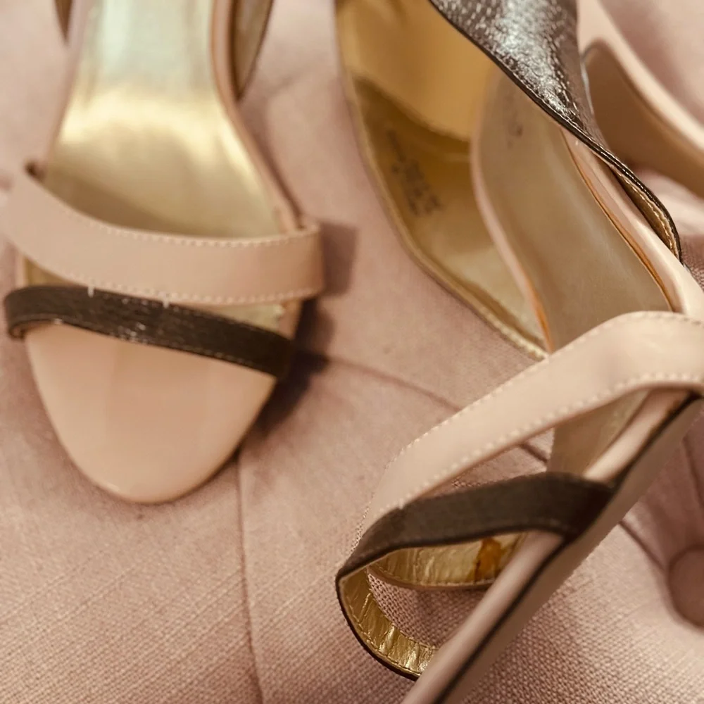Shoe Dazzle Cream and Brown High Heels with Bold Contrast - Picture 3 of 6